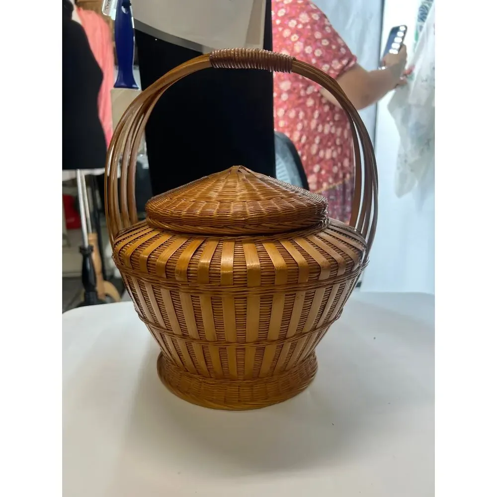 Vintage basket 40's hand-woven bamboo rattan ginger jar lidded handle pedestal